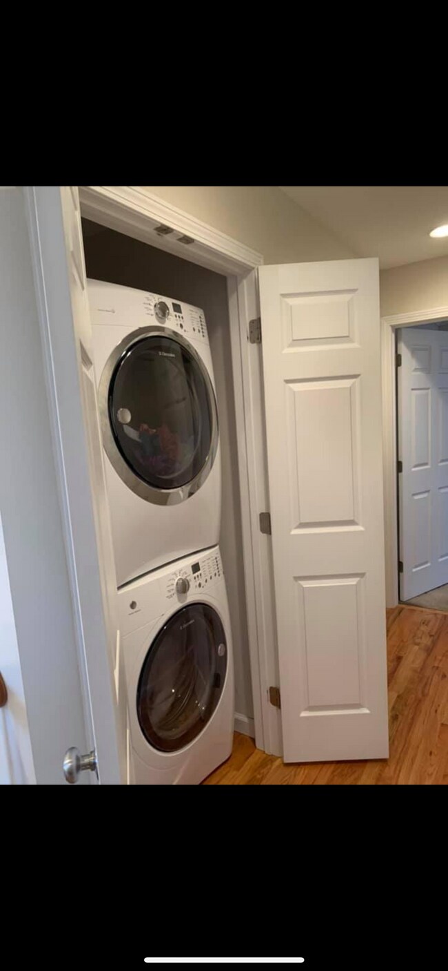 2 Woodridge Dr Unit 2 Woodridge Drive, Windsor Locks, CT 06096 Condo