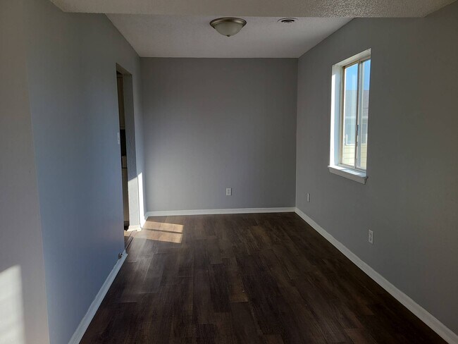 Building Photo - 87 Manor Dr
