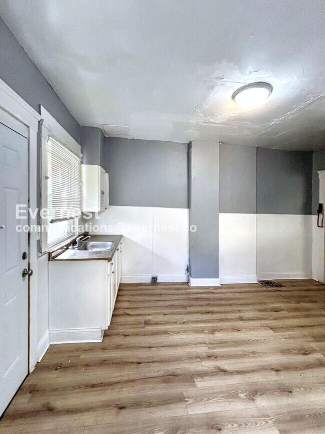 Foto del edificio - 2213 E 82nd St