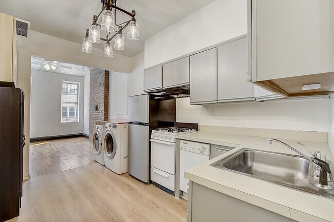In-unit washer and dryer and dishwasher - 330 Madison St