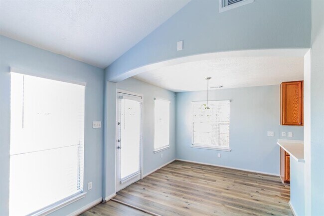 Building Photo - 6734 General Dr