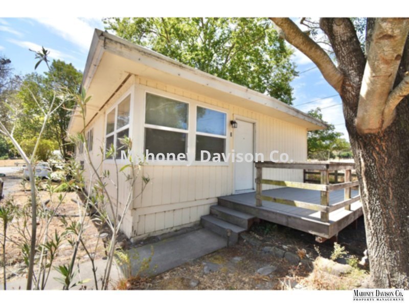 Foto principal - 2 Bdrm/1 Bath Duplex in the country, close...