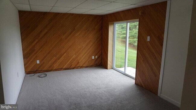 Building Photo - 303 Luther Dr