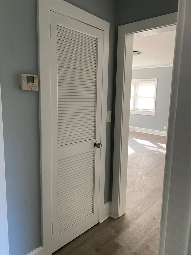 Foto del edificio - 2 Bedroom 1 Bathroom recently renovated ho...