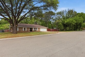 Building Photo - 300 Hidden Valley Dr