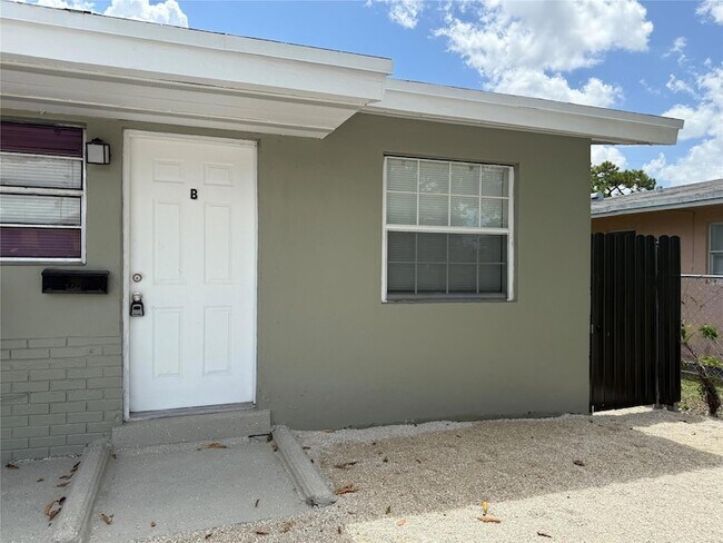 Foto del edificio - 2830 NW 15th Ct
