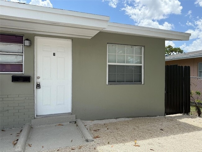 Building Photo - 2830 NW 15th Ct