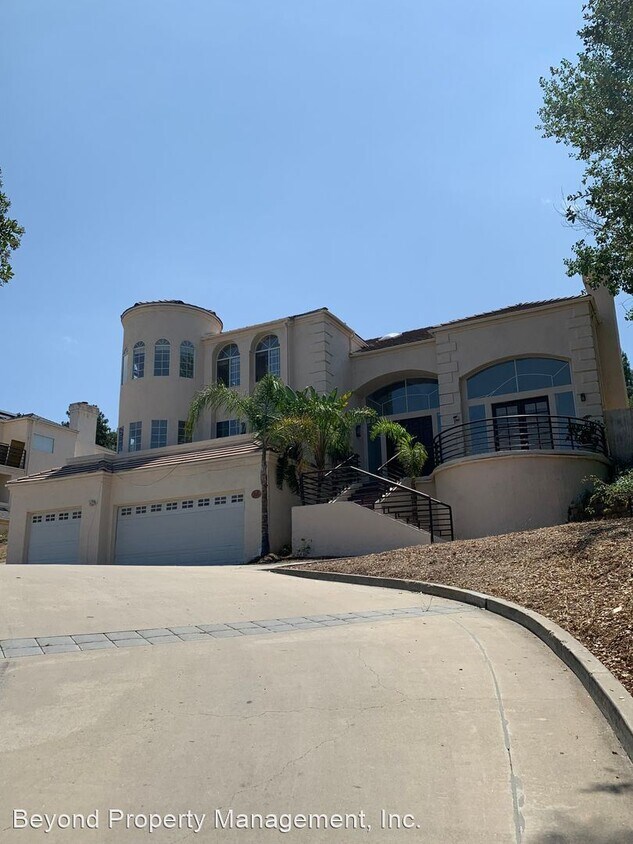 Primary Photo - 4 br, 2.5 bath House - 2515 Alpine Blvd