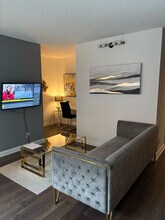 Building Photo - 116 B Yorkville Avenue-SI ID1494684P