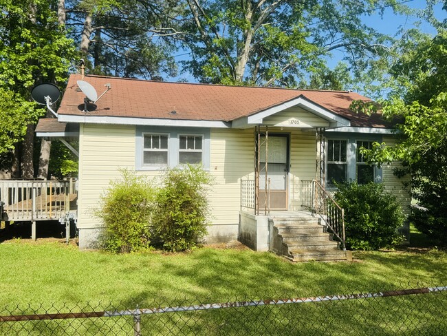 Building Photo - 1705 Mc Dowell St