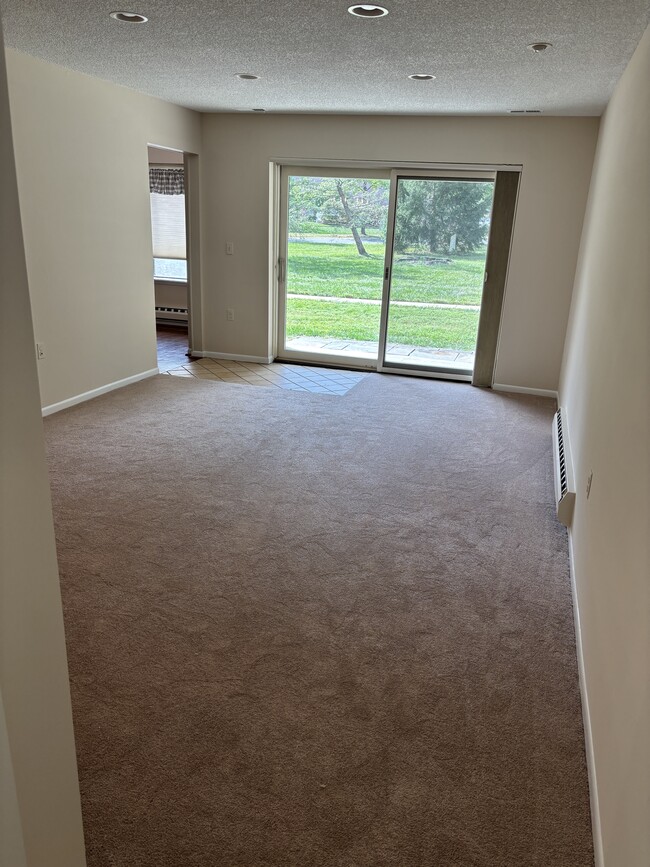 Building Photo - 15320 Pine Orchard Dr
