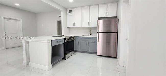 Foto del edificio - 830 NE 143rd St