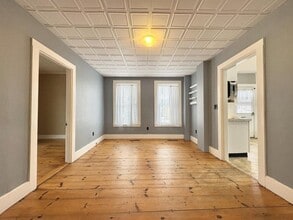 Building Photo - 14 Maple St