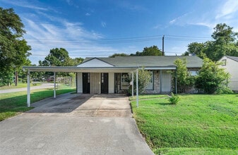 Building Photo - 3018 Stallings Dr