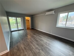 Building Photo - 2410 Oneida St