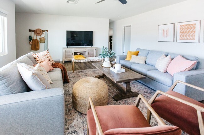 Building Photo - Stunning Remodel near Old Town!