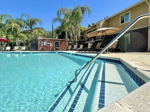 Building Photo - Oak & Ivy