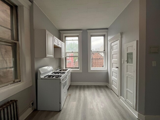 Foto del edificio - 186 Beacon Ave