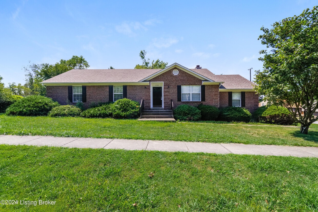 8700 Avondale Ct, Jeffersontown, KY 40299 House Rental in