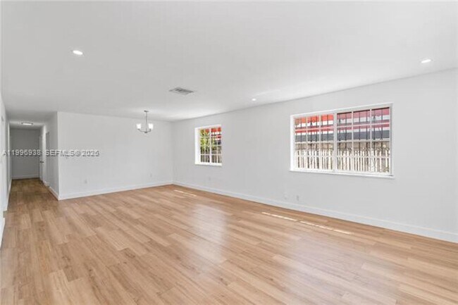 Foto del edificio - 361 E 39th St