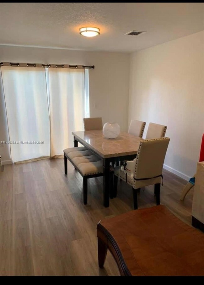 Foto del edificio - 127 SW 6th Ln