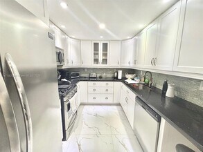 Building Photo - 3140 S Ocean Dr