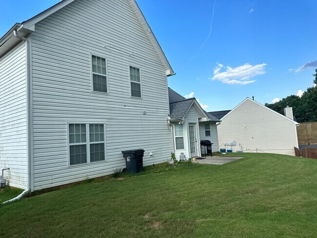 Building Photo - 2555 Cordillo Dr