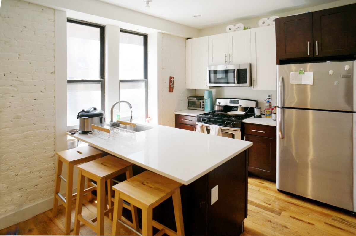 Primary Photo - 374 S 5th St