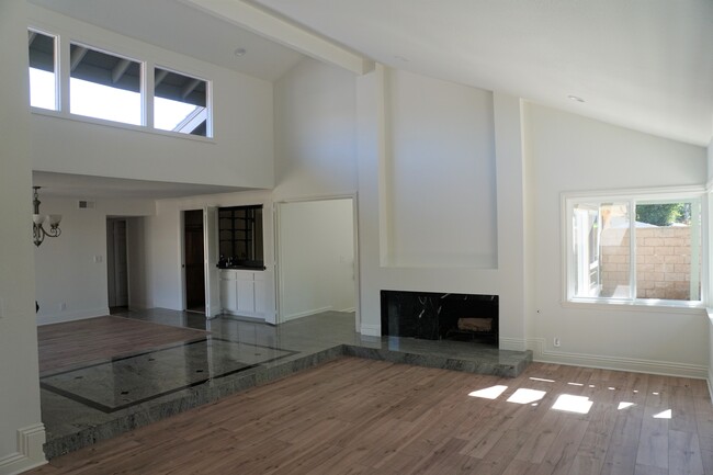 Building Photo - 213 Calle Salida