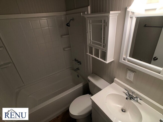 Building Photo - Updated 3 BR Ridgeland Ranch