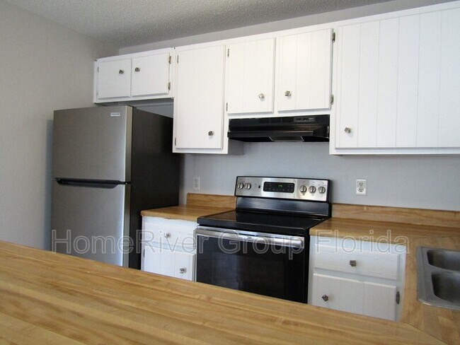 Building Photo - 2822 Villa Woods Cir