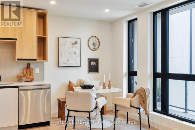 Building Photo - 4390 Hillview Dr