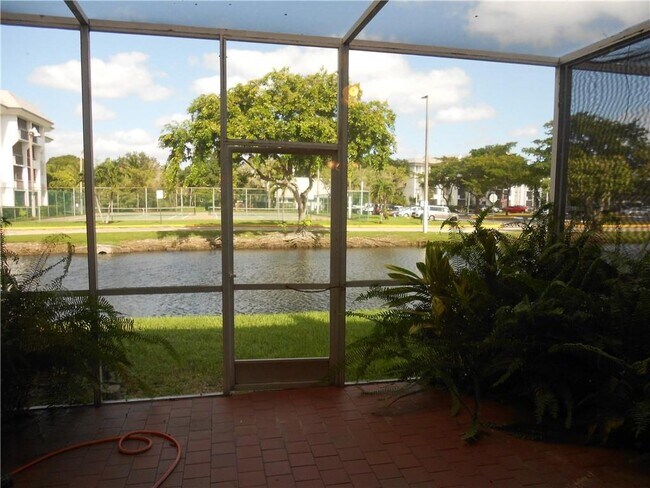 Building Photo - 555 N Pine Island Rd