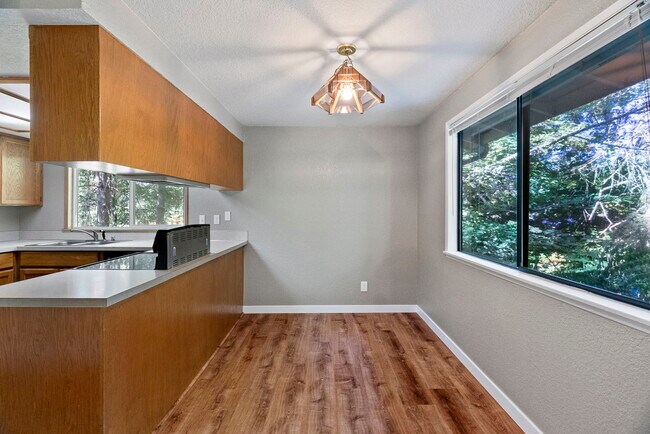 Foto del edificio - 12901 149th St E