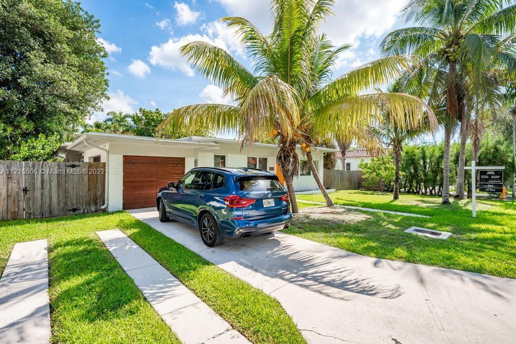 Foto principal - 725 NE 72nd St