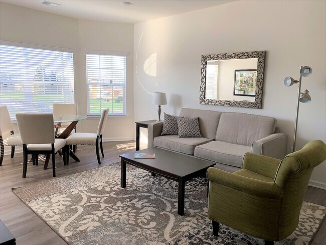 El Boston con Bay - Towne Center Apartments