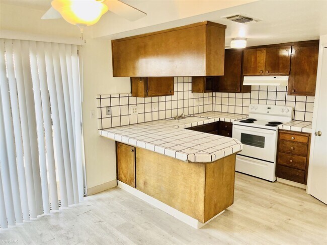 Foto del edificio - 3 br, 2 bath 4plex - 906 South Garfield St...