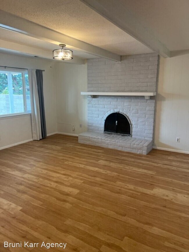 Building Photo - 4 br, 2 bath House - 10420 Hendrix NE