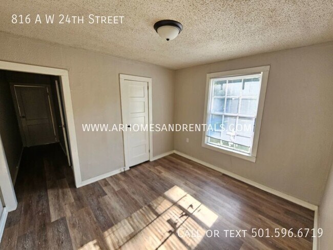 Building Photo - 816A W 24th 2 bedroom 1 bathroom