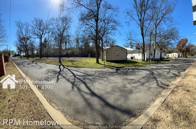 Building Photo - 6 br, 1 bath House - 450 Lakeland Dr