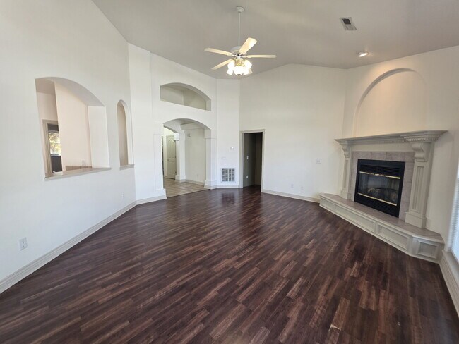 Foto del edificio - 302 Cross Creek Dr