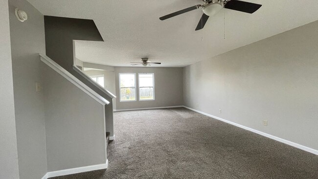 Building Photo - LARGE HOUSE....4 Bedroom 2.5 Bath