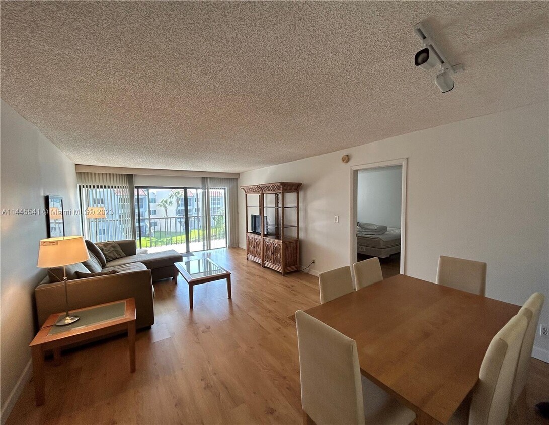 Primary Photo - 230 Lakeview Dr