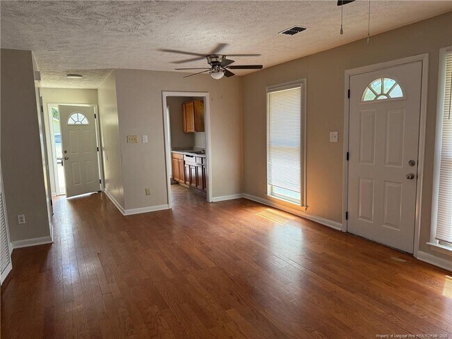 Foto del edificio - 7069 Candlewood Dr