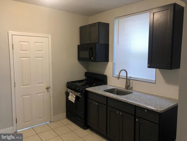 Foto del edificio - 5833 Webster St
