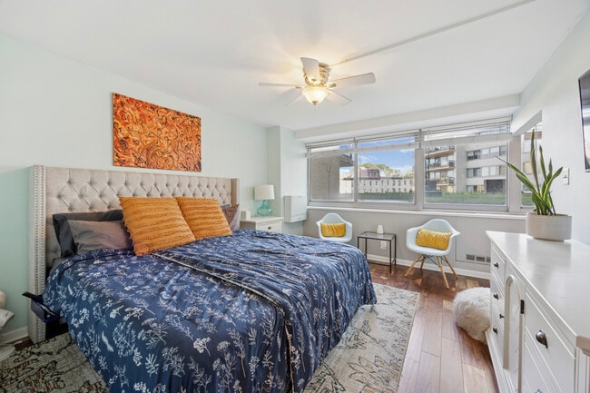 Foto del edificio - 2401 Pennsylvania Ave