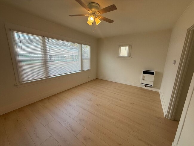 Foto del edificio - 1730 E. 7th St.