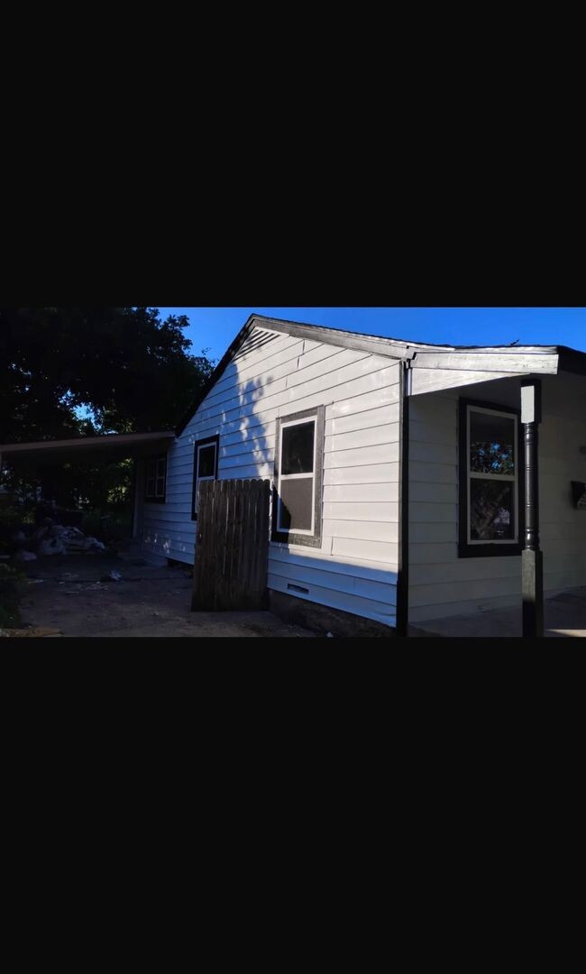 Building Photo - Spacious 3-Bedroom Home Near Downtown Dallas