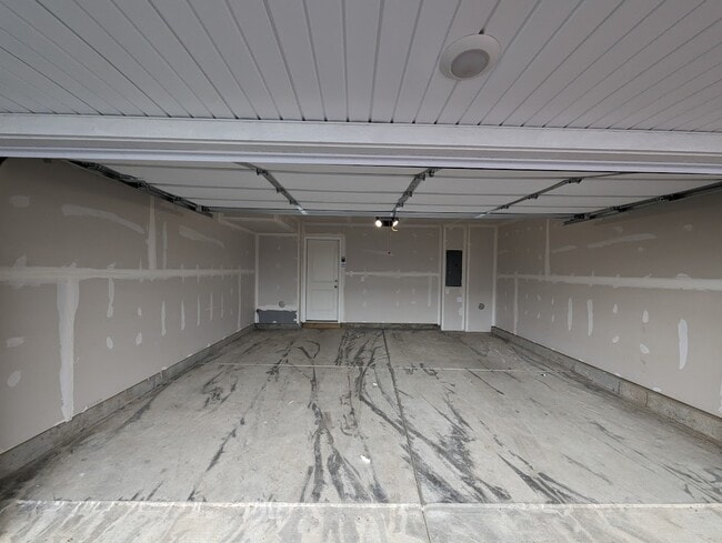 Building Photo - 2035 Sequoia Ave