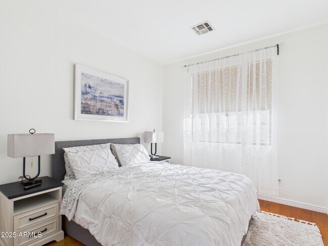 Foto del edificio - 2326 W Sleepy Ranch Rd